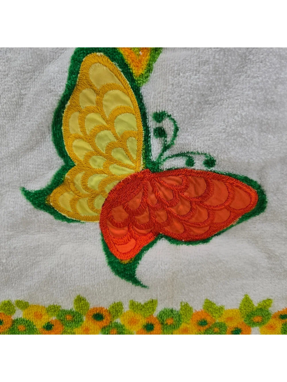 Butterfly Floral Bath Towel White Fringe Vintage USA Cannon All Cotton 20x36